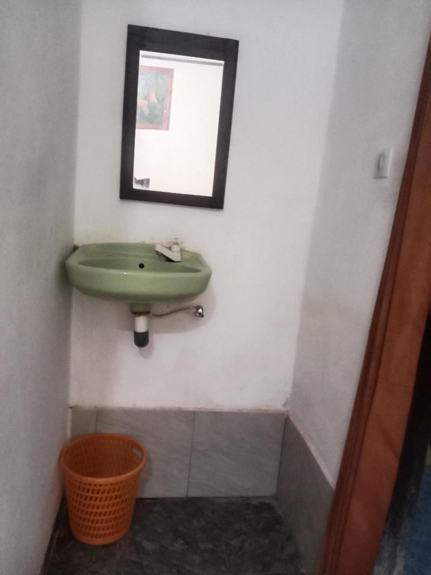 Ramdan Homestay Kuta  ภายนอก รูปภาพ